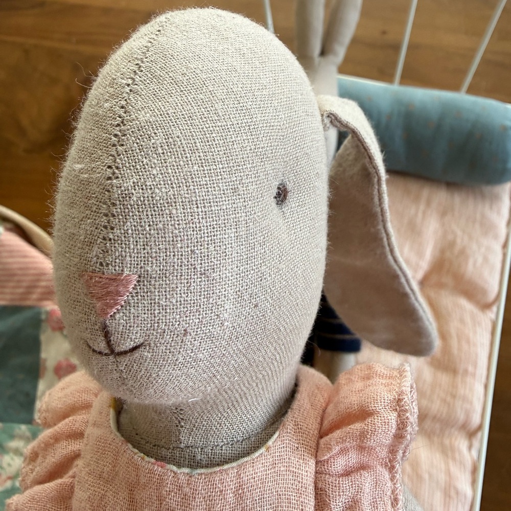Maileg size 3 Bunny and Rabbit with bed - Picture 6 of 6